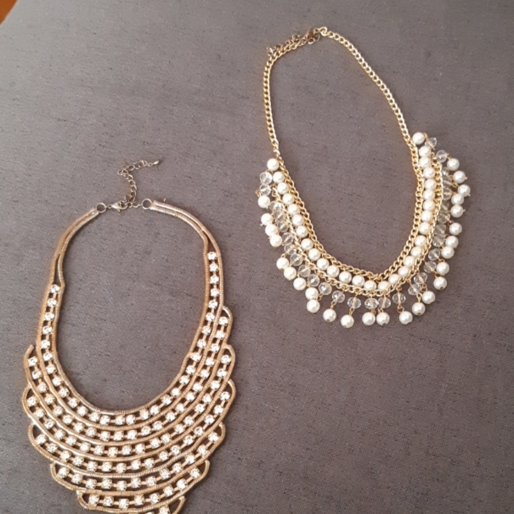 collar con imitación diamantes